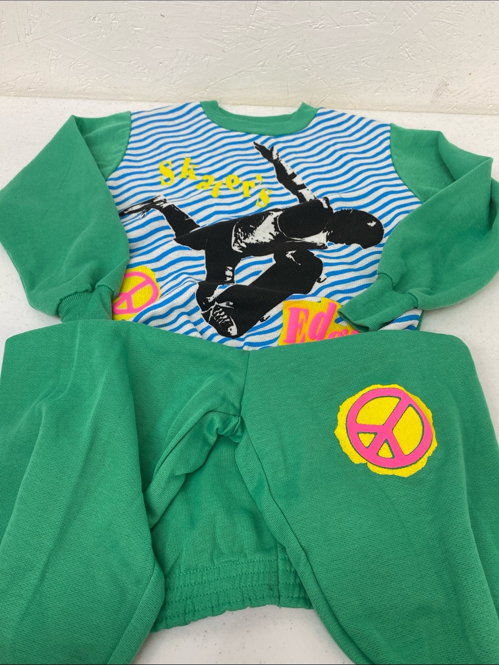 Green Skater Graphic Sweatshirt for Kids size 10 wormster